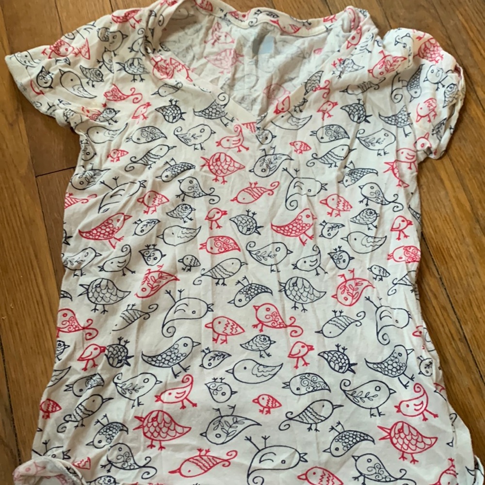 V-neck tee